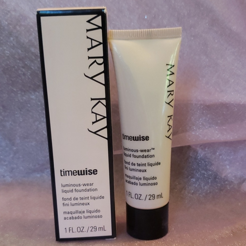 Luminous wear foundation